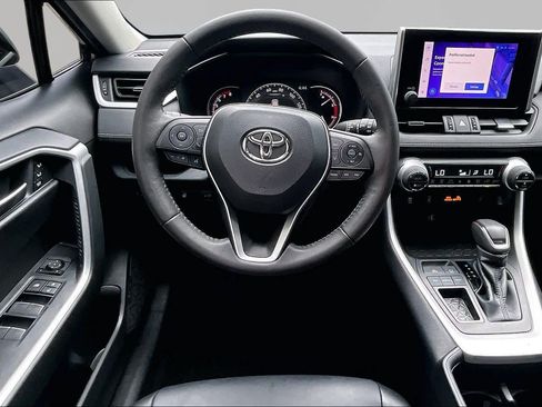 Used 2023 Toyota RAV4 XLE Premium FWD image 6