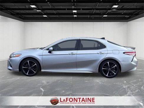 Used 2020 Toyota Camry XSE image 2