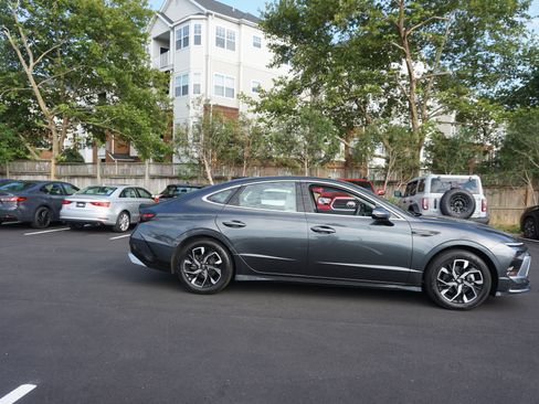 Used 2025 Hyundai Sonata SEL FWD image 3