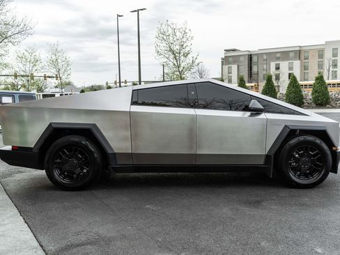 Used 2024 Tesla Cybertruck AWD Crew Cab image 3