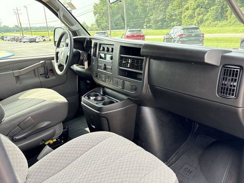 Certified 2025 Chevrolet Express 3500 LT w/ LT Preferred Equipment Group RWD image 24