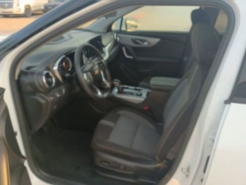 Used 2025 Chevrolet Blazer LT image 4