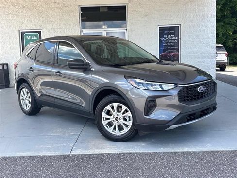 Used 2024 Ford Escape Active w/ Tech Pack #1 FWD image 1