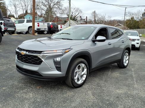 Certified 2025 Chevrolet Trax LS w/ LS Convenience Package image 8