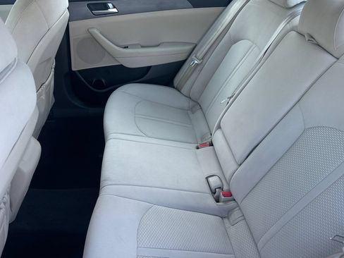 Used 2017 Hyundai Sonata SE FWD image 11
