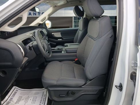 Used 2025 Ford Expedition Active image 9