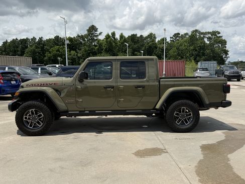 Used 2025 Jeep Gladiator Mojave w/ Convenience Group AWD/4WD image 9
