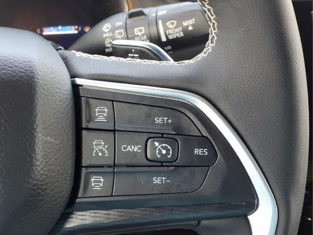 Used 2025 Jeep Grand Cherokee L Altitude RWD image 25