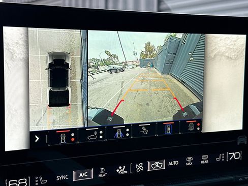 Used 2025 GMC Hummer EV 3X w/ LPO, Dark Essentials Package image 18