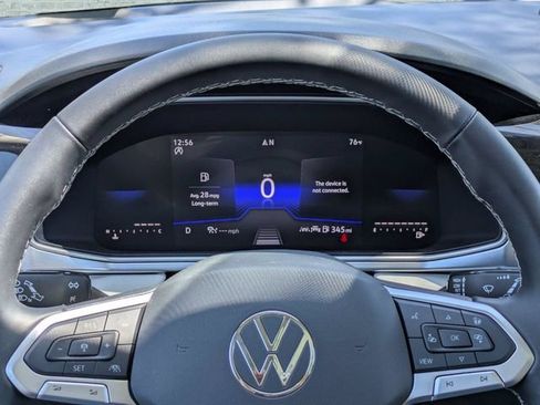 Used 2025 Volkswagen Taos SE FWD image 29