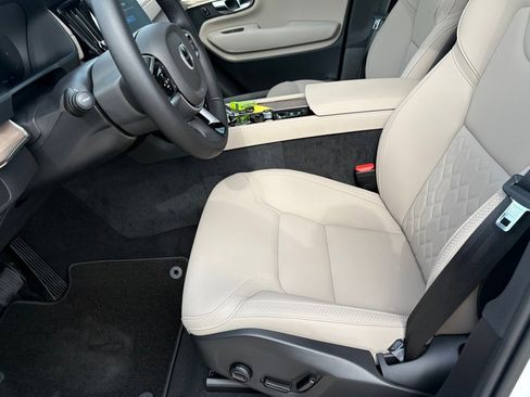 New 2026 Volvo XC90 B6 Plus w/ Protection Package Premier image 18