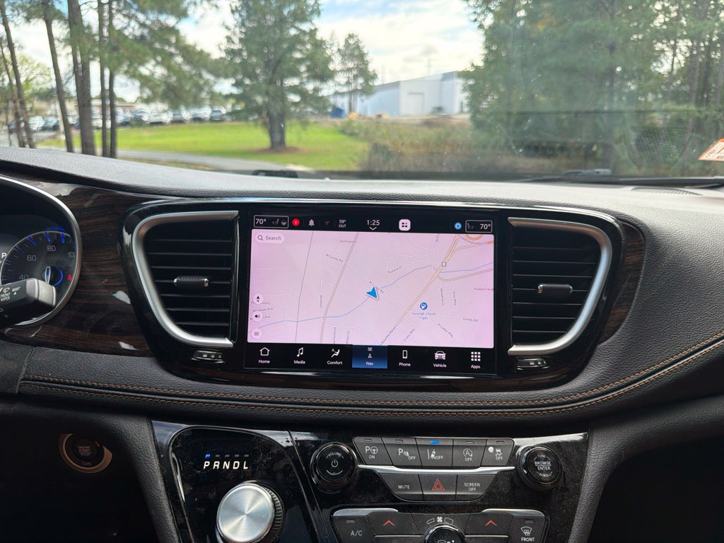 Used 2022 Chrysler Pacifica Pinnacle AWD/4WD image 10