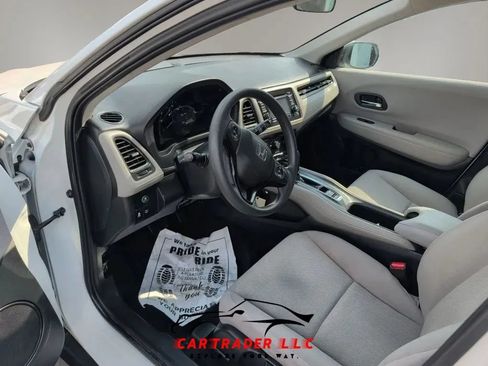 Used 2018 Honda HR-V LX image 19