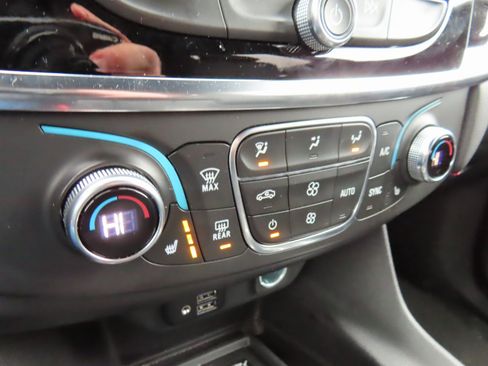 Used 2023 Chevrolet Traverse RS image 24