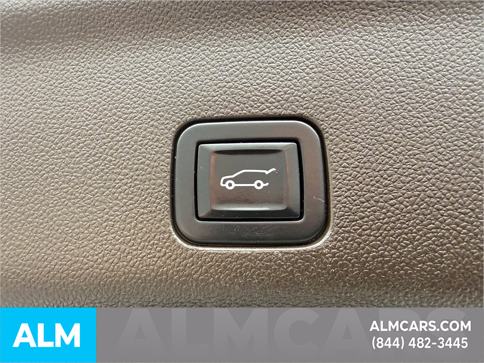Used 2022 Cadillac Escalade Premium Luxury AWD/4WD image 11