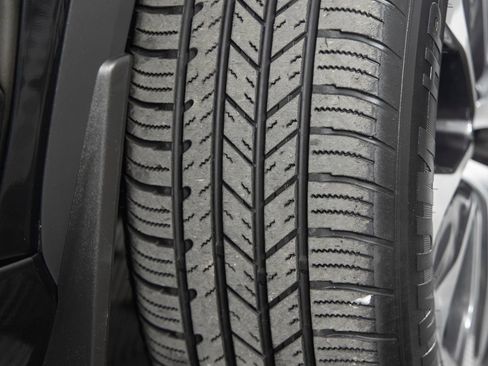 Used 2022 Toyota Highlander XLE image 44