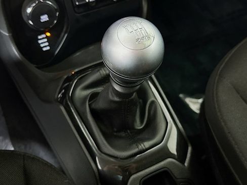Used 2017 Jeep Renegade Altitude AWD/4WD image 10