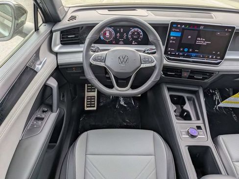 New 2026 Volkswagen Tiguan SE R-Line FWD image 16