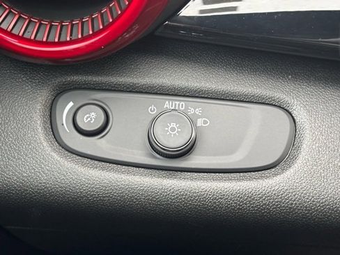 Certified 2025 Chevrolet Trax RS w/ Sunroof Package image 25