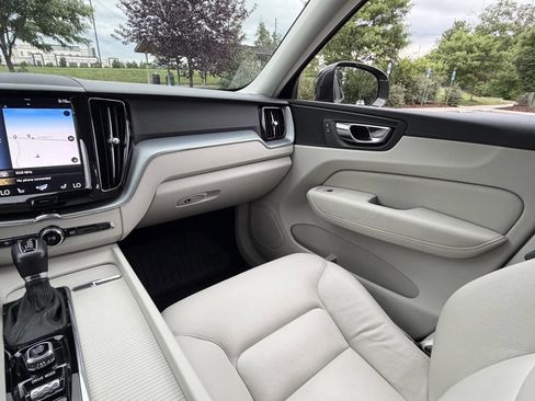 Used 2018 Volvo XC60 T6 Momentum w/ Convenience Package AWD/4WD image 25