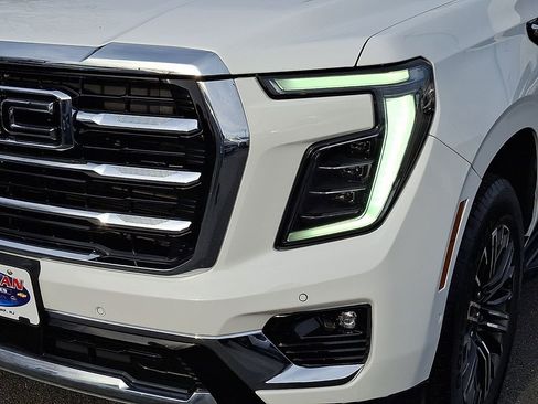 Used 2025 GMC Yukon XL Elevation image 10
