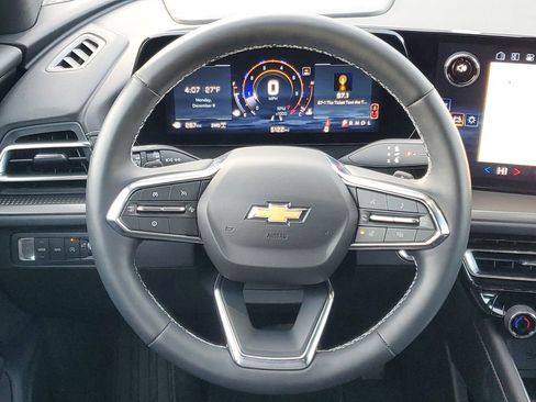 Used 2025 Chevrolet Traverse LT w/ Driver Confidence Package image 25