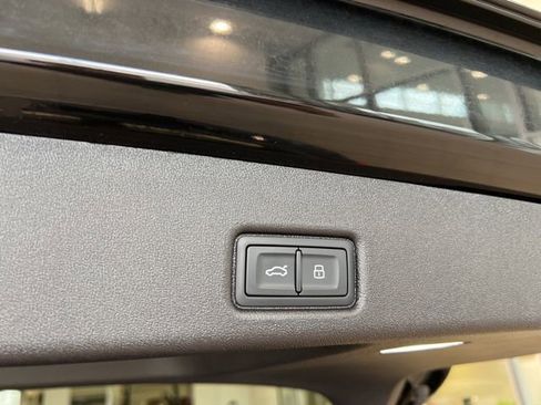 Used 2025 Audi Q5 Premium AWD/4WD image 19
