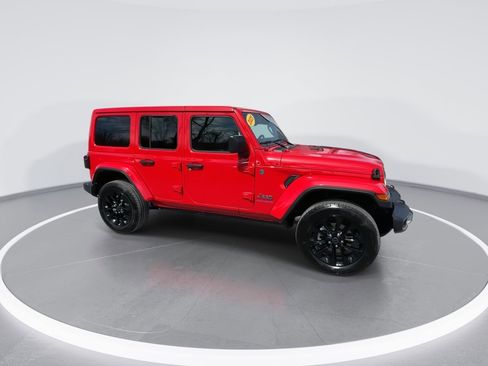 Used 2025 Jeep Wrangler Unlimited Sahara w/ Safety Group AWD/4WD image 24