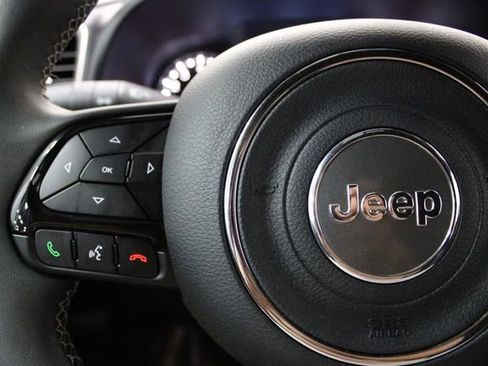 Used 2021 Jeep Renegade Latitude image 18