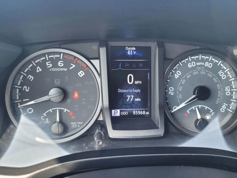 Used 2022 Toyota Tacoma TRD Off-Road image 31