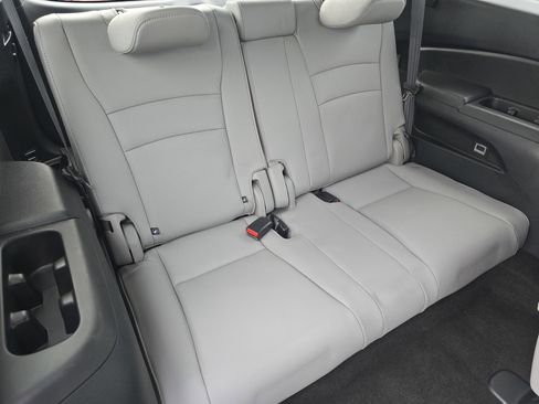 Used 2021 Honda Pilot Touring image 14