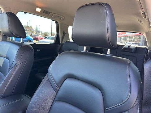 Used 2023 Nissan Pathfinder SL w/ Black Appearance Package image 18