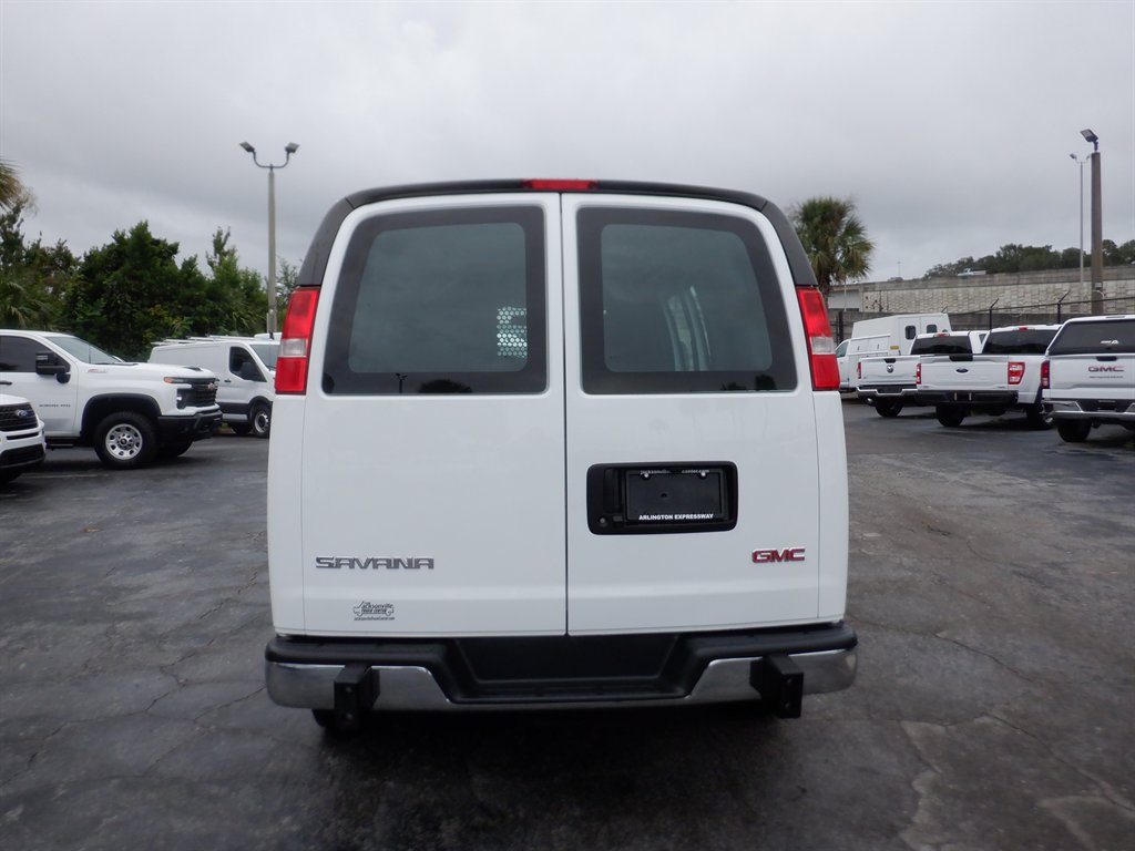 Used 2025 GMC Savana 2500 w/ Driver Convenience Package RWD image 4