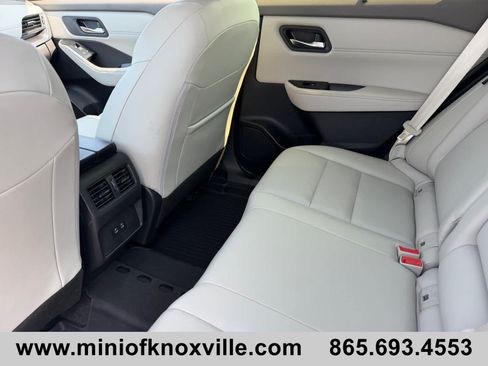 Used 2025 Nissan Rogue SV w/ SV Premium Package AWD/4WD image 17