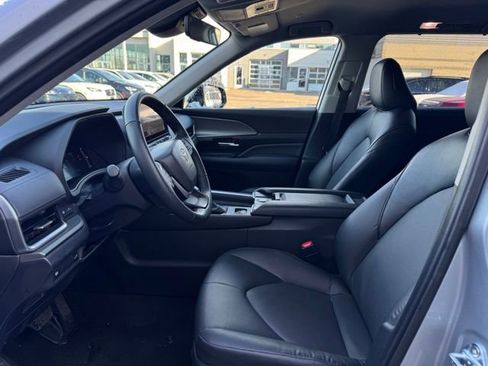 Used 2025 Toyota Grand Highlander AWD image 14