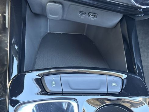 New 2026 Chevrolet Trax LT w/ LT Convenience Package FWD image 32