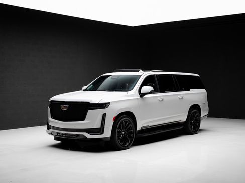 Used 2021 Cadillac Escalade ESV Sport Platinum RWD image 4
