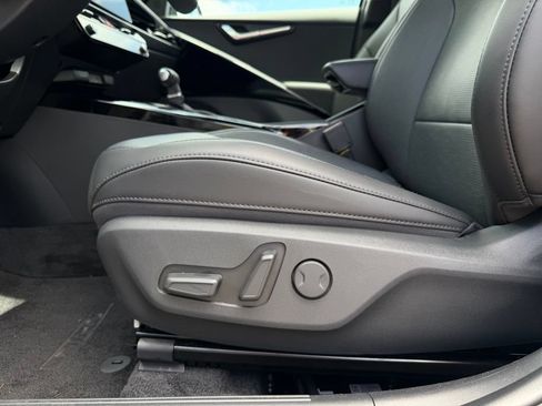 Certified 2025 Kia Niro FWD image 13