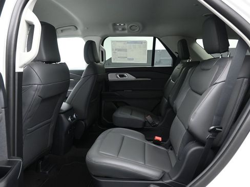 Used 2025 Ford Explorer Active w/ Active Comfort Package image 19