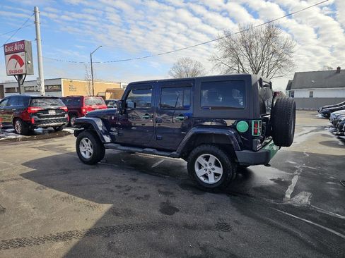 Used 2013 Jeep Wrangler Unlimited Sahara image 7