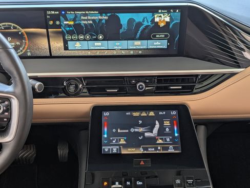 Used 2025 INFINITI QX80 Sensory image 27