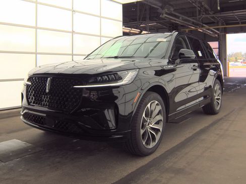 Used 2025 Lincoln Aviator AWD w/ Jet Appearance Package image 4