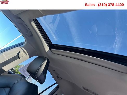 Used 2022 Toyota Highlander XLE AWD/4WD image 19