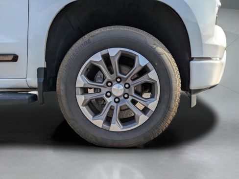 Used 2022 Chevrolet Silverado 1500 High Country image 11