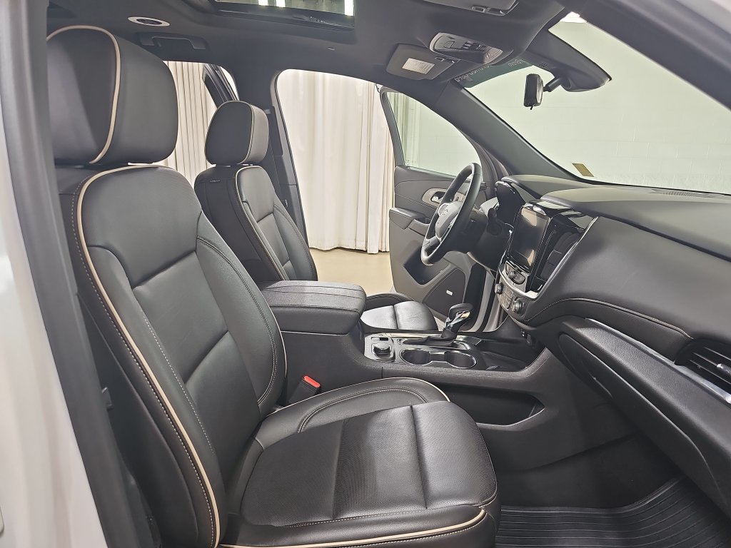 Used 2023 Chevrolet Traverse Premier AWD/4WD image 13