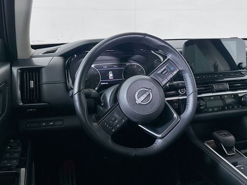 Used 2023 Nissan Pathfinder SL w/ Black Appearance Package image 18