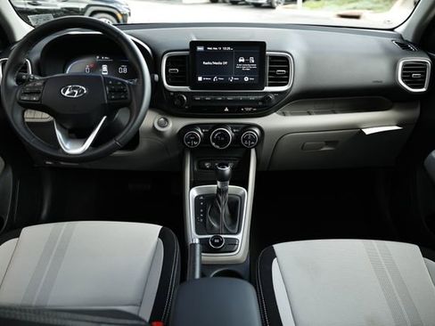 Certified 2025 Hyundai Venue SEL FWD image 24