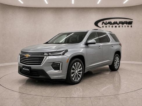 Used 2023 Chevrolet Traverse Premier FWD image 3
