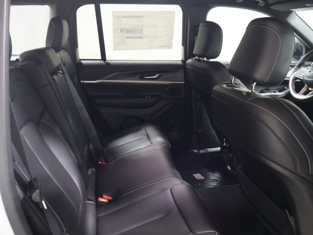 New 2027 Jeep Grand Cherokee Limited AWD/4WD image 14