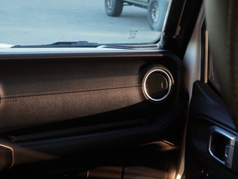 Used 2022 Jeep Wrangler Unlimited Sahara image 25